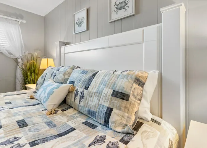 Calypso 2-bedroom With Ocean Views & Pool Access Ocean Beachfront Escape *