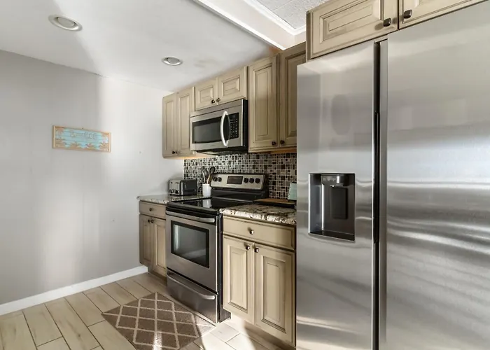 Ferienhaus Calypso 2-bedroom With Ocean Views & Pool Access Ocean Beachfront Escape *